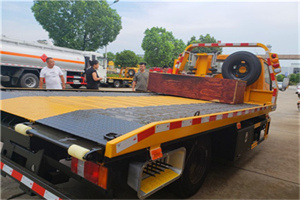 龙华区附近拖车电话号码服务